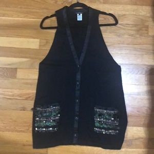 Cashmere black vest w peacock & sequin detail
